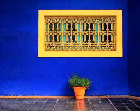 Majorelle Blue.jpg|A deep purple blue wall. In the middle, an ornate window with a yellow frame. Beneath the window is a 